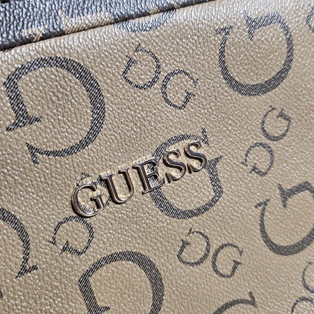 GUESS‎ Make Up Cosmetic Bag Zip Top Closure Brown Tones Gold Tone Trim LOGO
